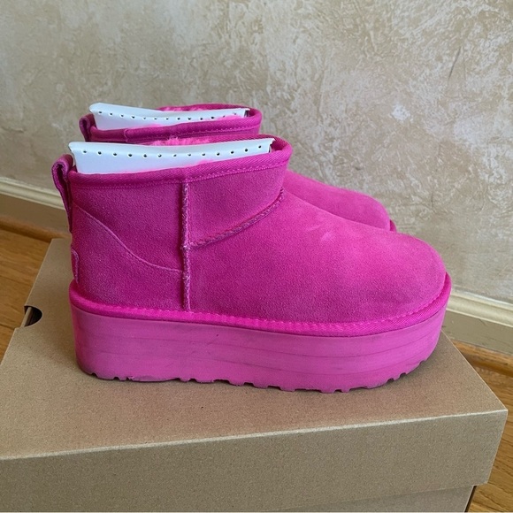 UGG CLASSIC ULTRA MINI PLATFORM BOOT TAFFY PINK FUCHSIA WOMENS SZ  US 7 EU 38 - Picture 3 of 14